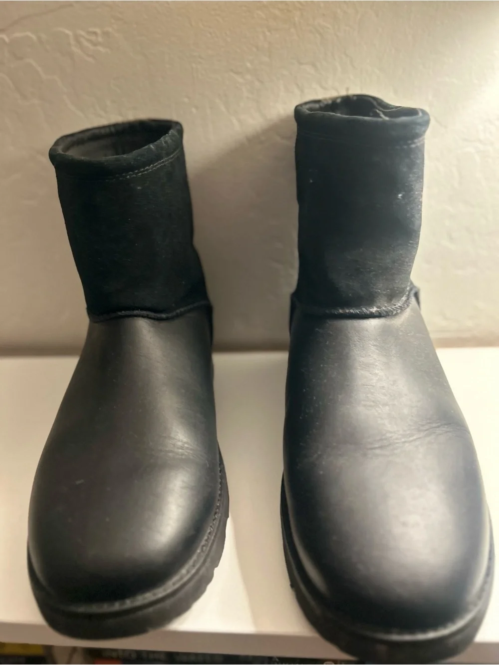 UGG men Black and Olive Suede Boot with Red Bungee